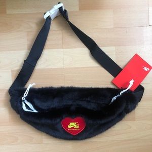 Wmns nike x olivia kim heritage hip bag